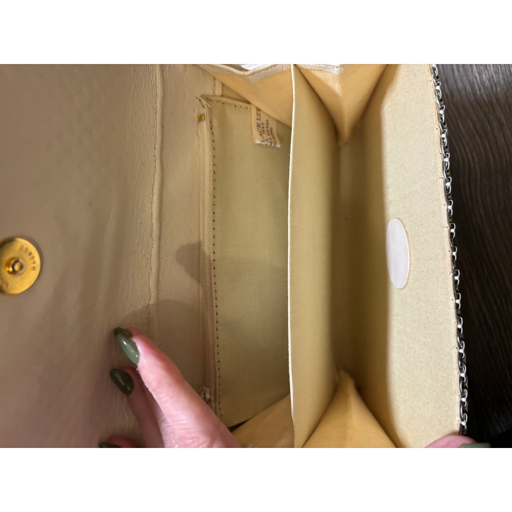 Victoria Place Purse Crossbody Bag Chainmail Mesh Enamel Magnetic Snap Ivory OS - Picture 13 of 13